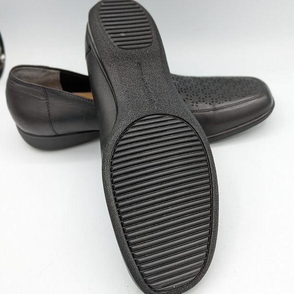 Trotters Women's Jenn Laser Loafer in Black 10N - Picture 4 of 10